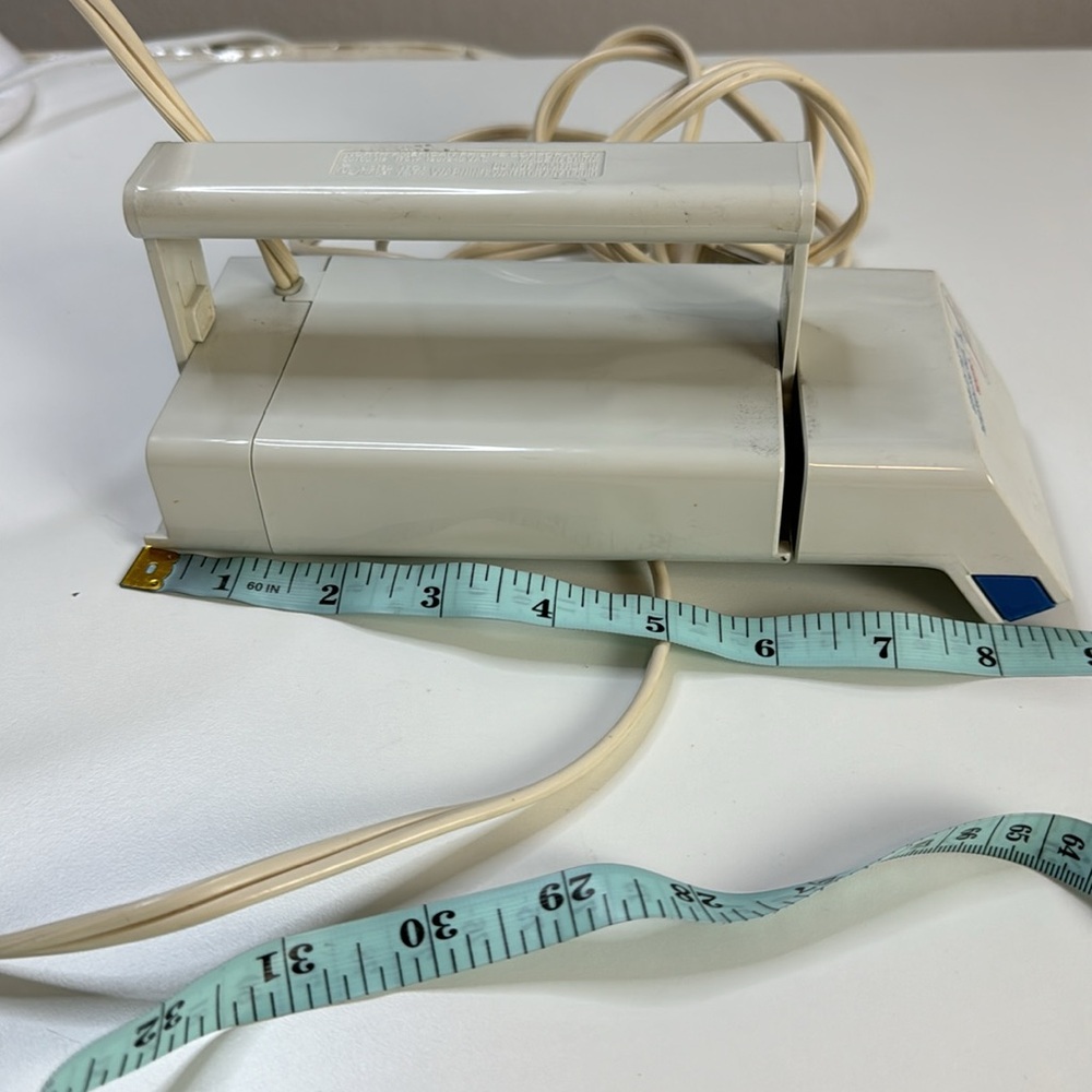 Vintage Norelco Fabric Steamer Wrinkle Remover TS-60 Dual Voltage - Picture 8 of 8